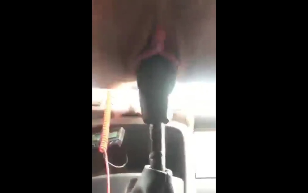 Девочка засунула в киску гаечный ключ