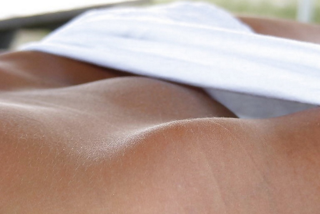 Промежность в стрингах