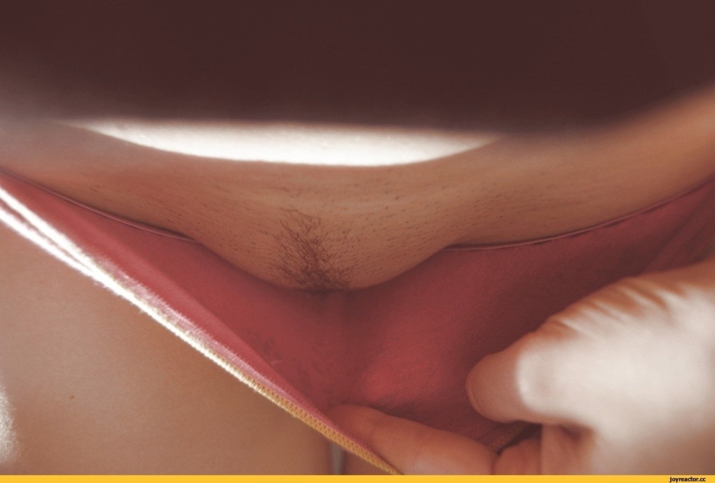Выпуклый лобок в трусиках