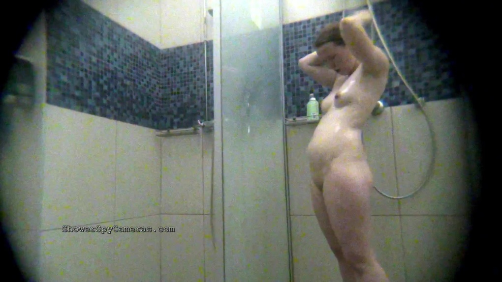 Сестра разделась на скрытую камеру