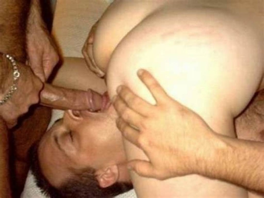 Кончает моей жене в ротик