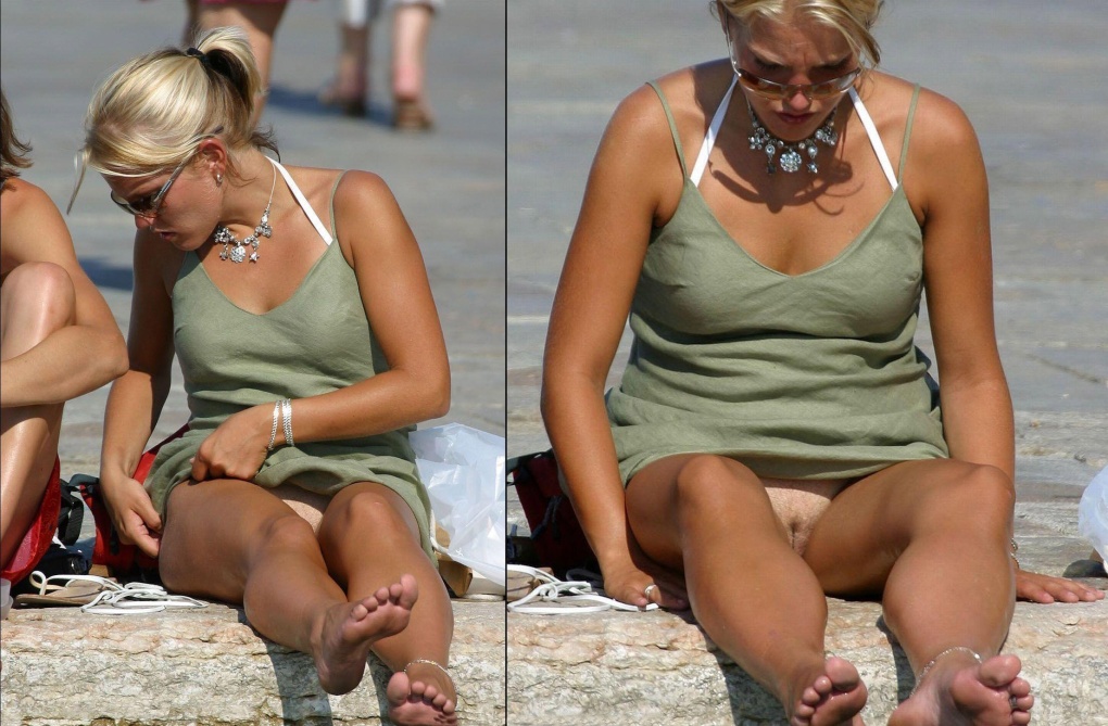 Девушки без трусов на улице