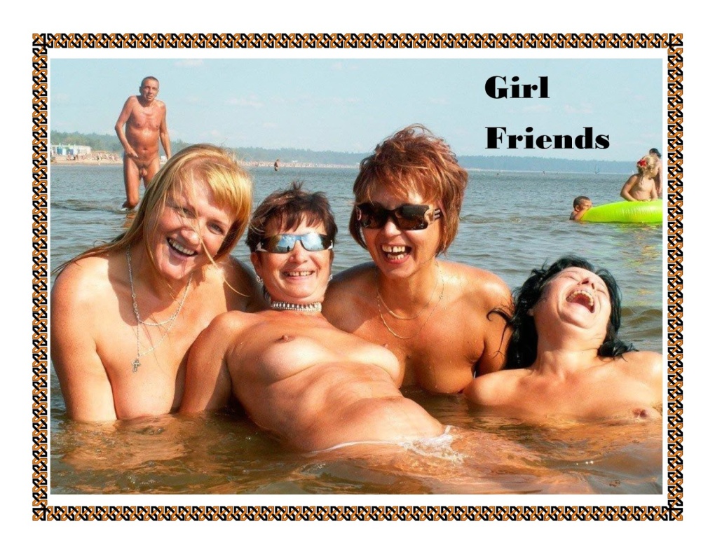 Голые женщины в возрасте на пляже с семьей