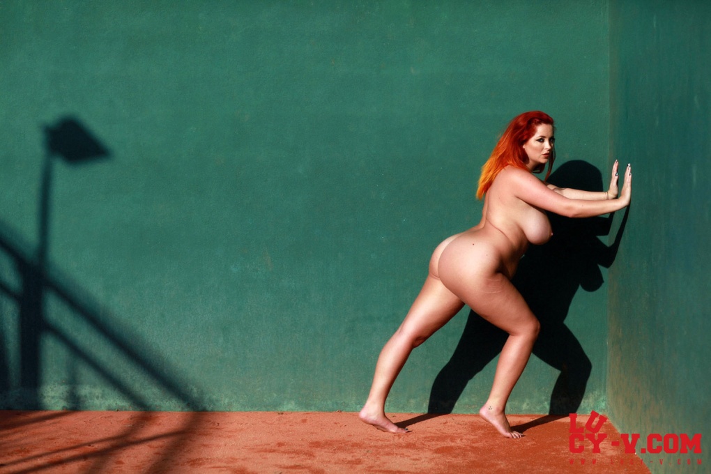 Голые женщины с широкими бедрами