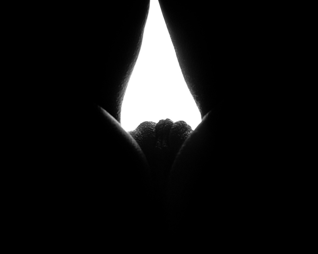 Киска женская черно белая