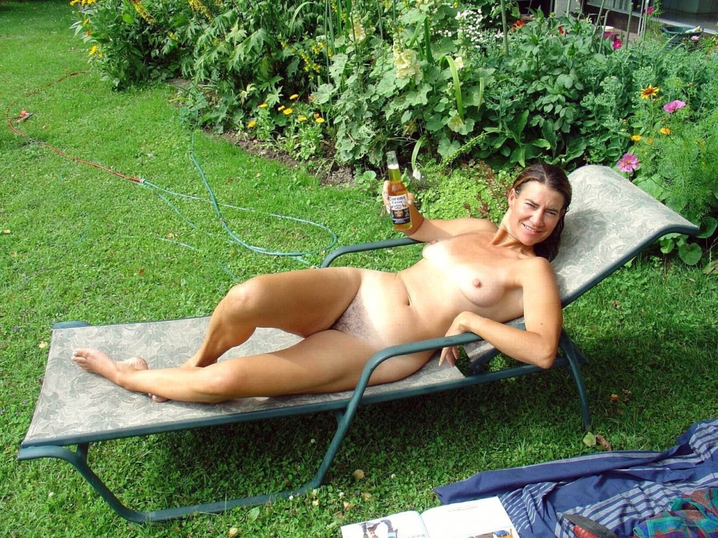 Ебля зрелых деревенских баб на природе