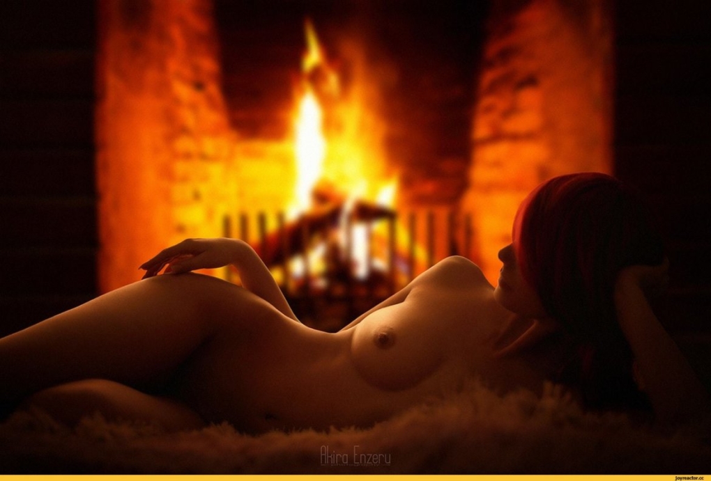 Трах на полу возле камина