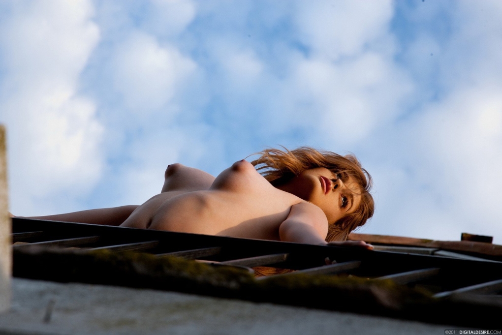 Красивая грудь вид снизу