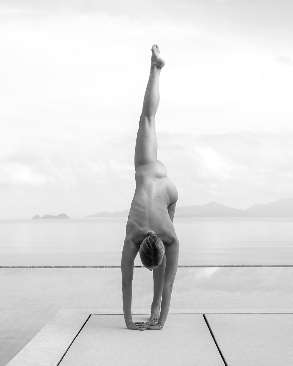 Лорен Рудик голая йога