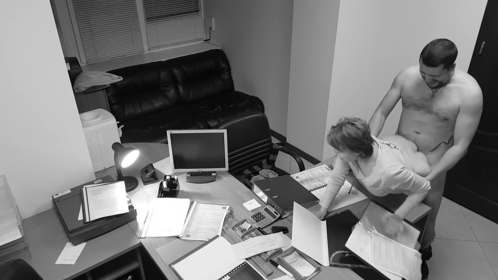 Трах в офисе скрытая камера