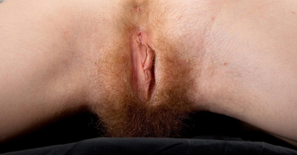 Маленькая писечка с рыжим пушком