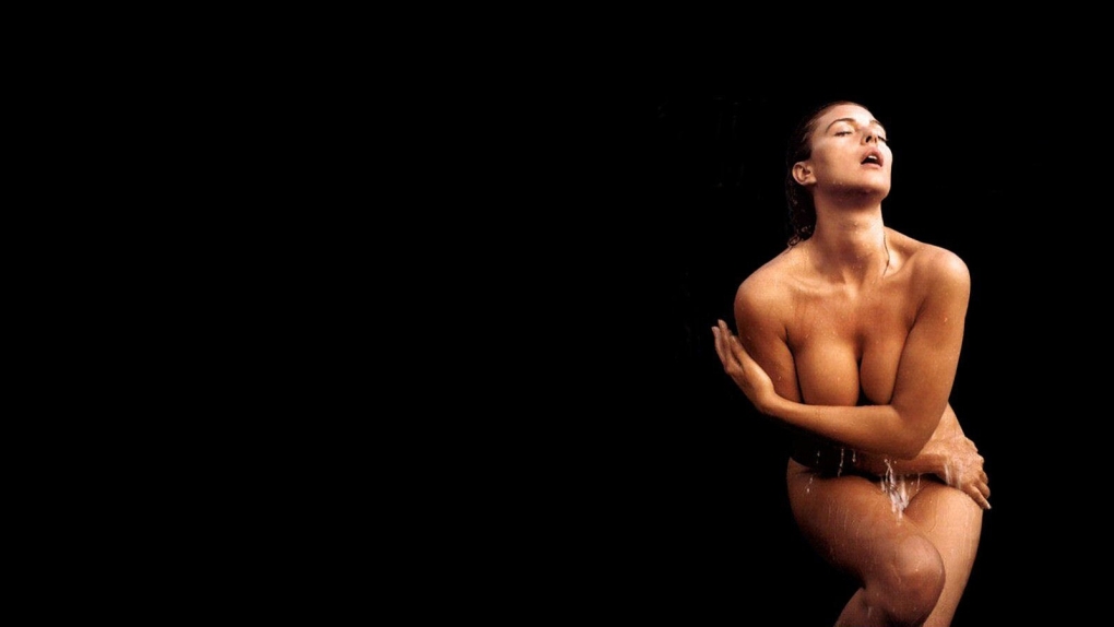 Моника Белуччи фото ню