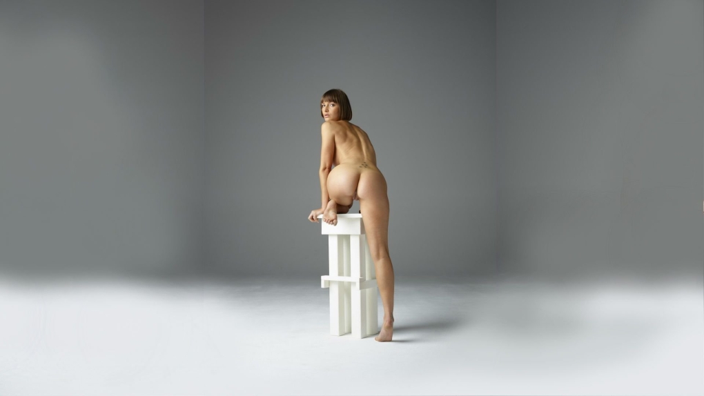 Голые девки в полный рост