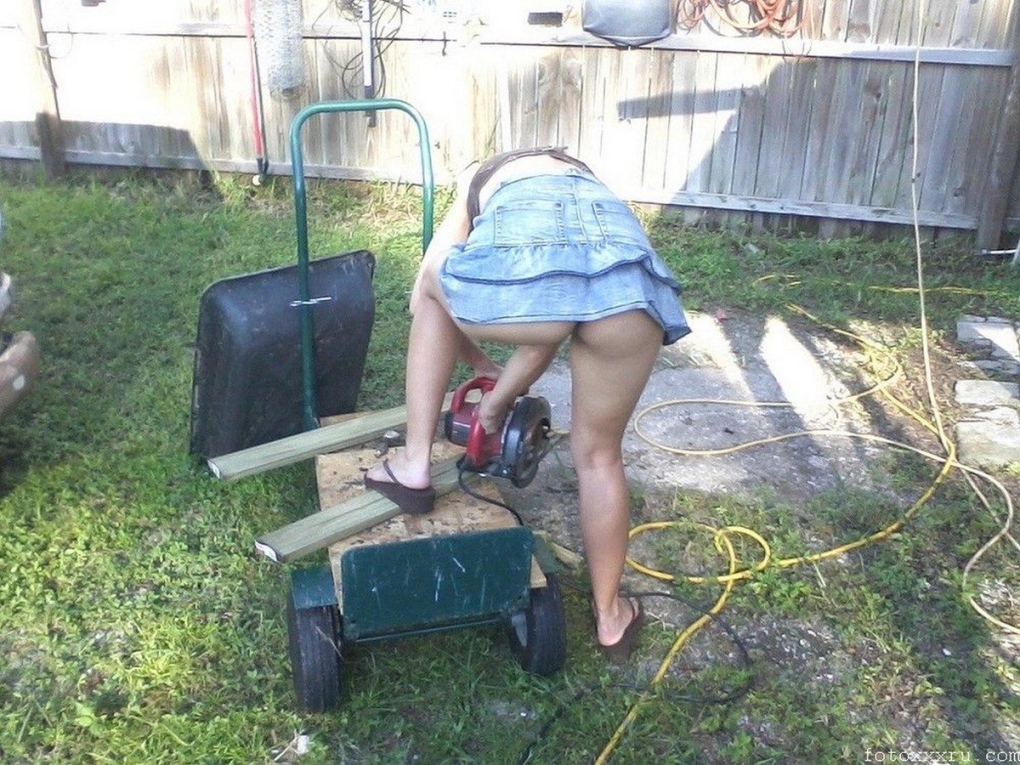 Под юбочкой без трусиков