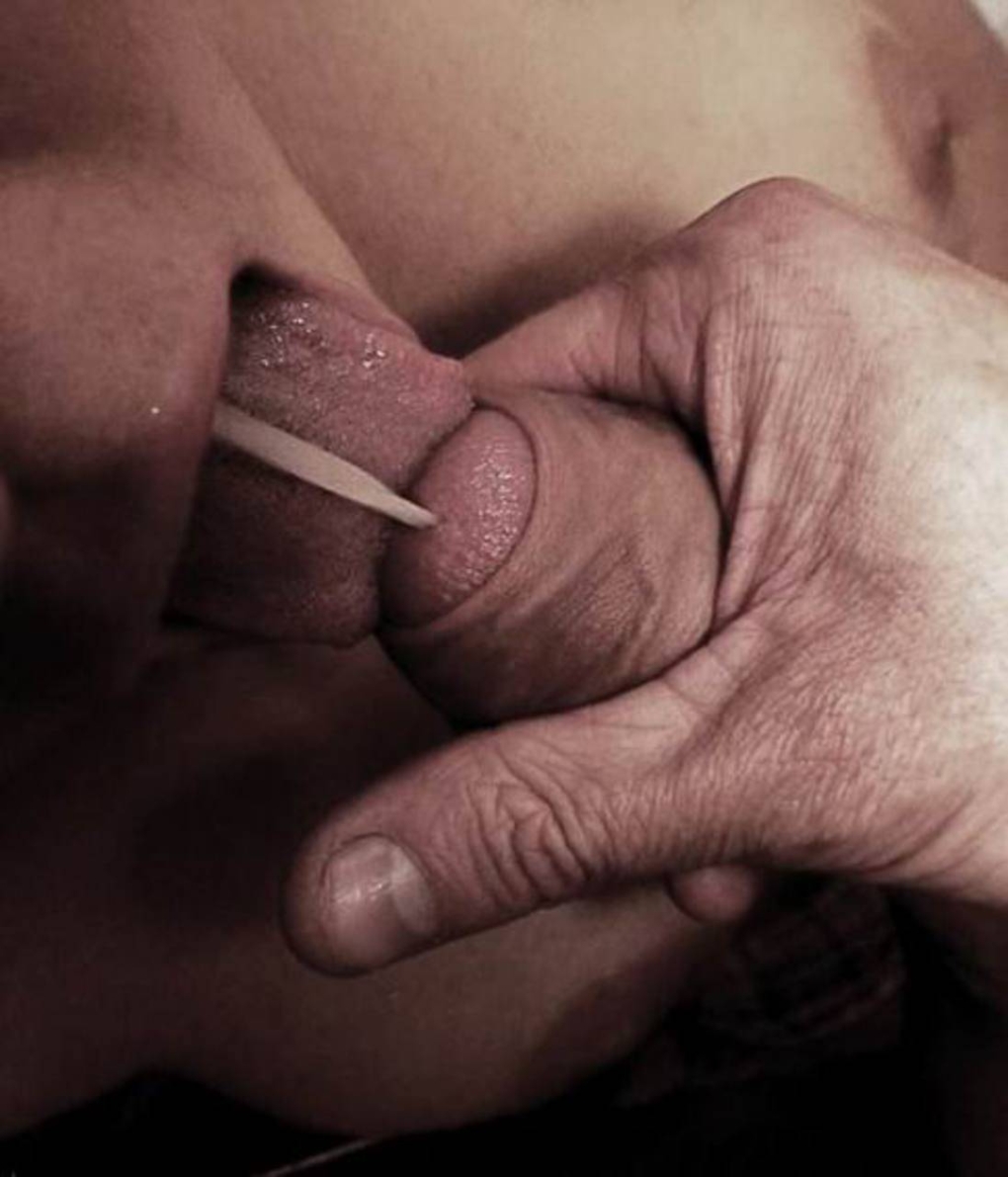 Красивые девушки глотают