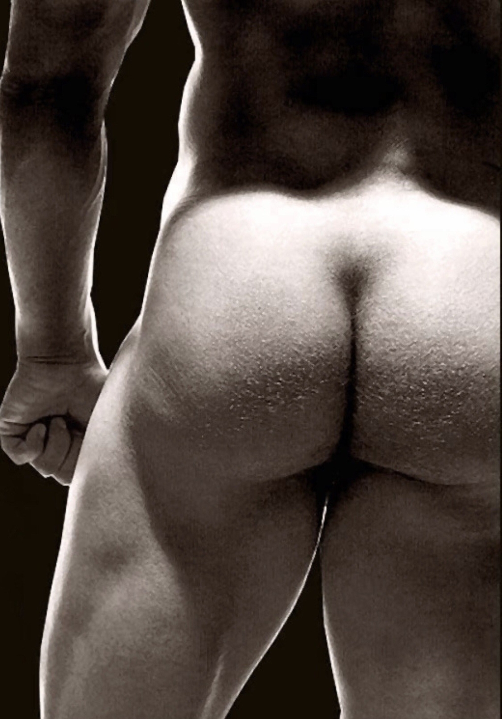 Красивая голая мужская задница