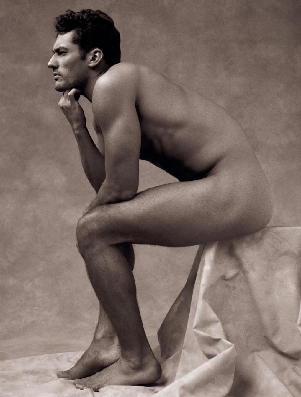 Мужской портрет в стиле ню