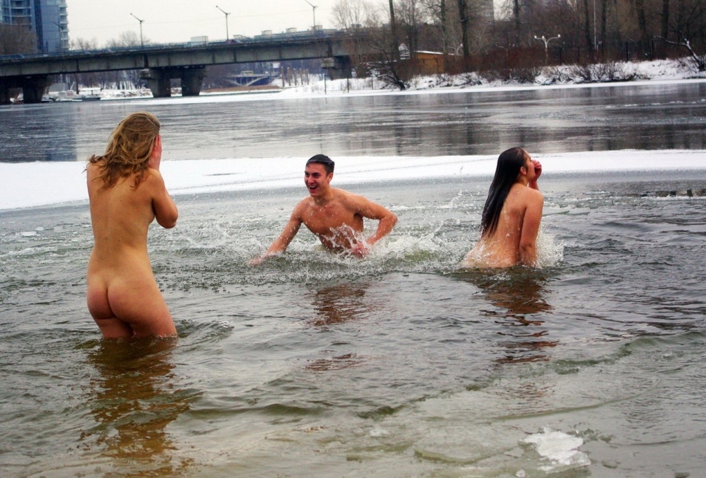 Писечка у девушки на речке