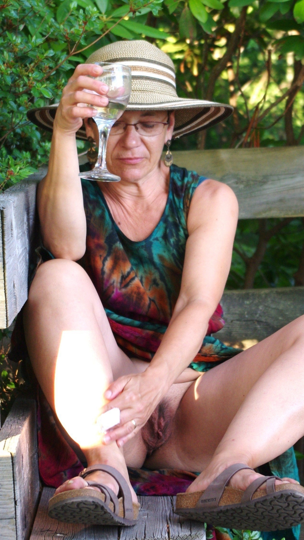 Пожилые женщины без трусов