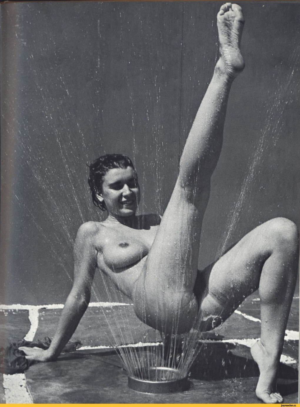 Ангела Меркель нудистка