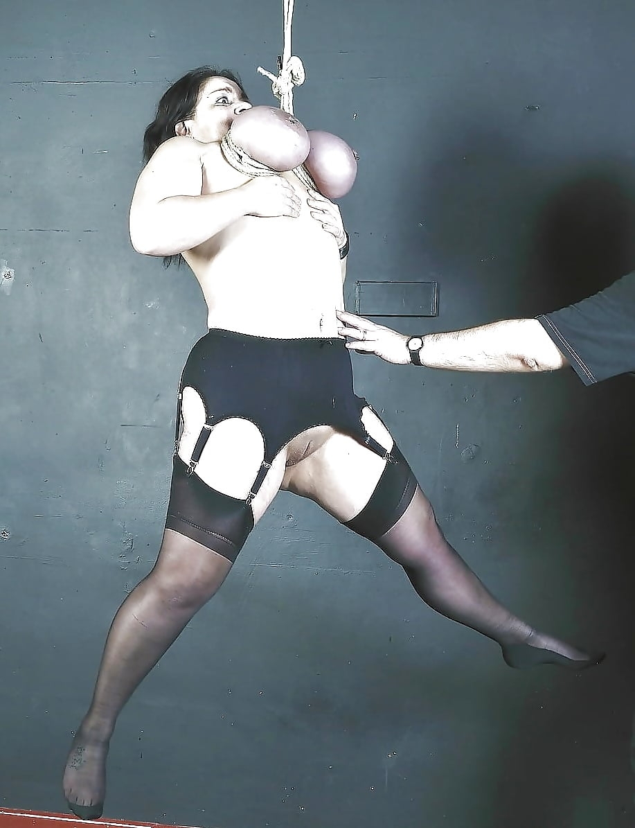 Подвесили за сиськи (86 фото)