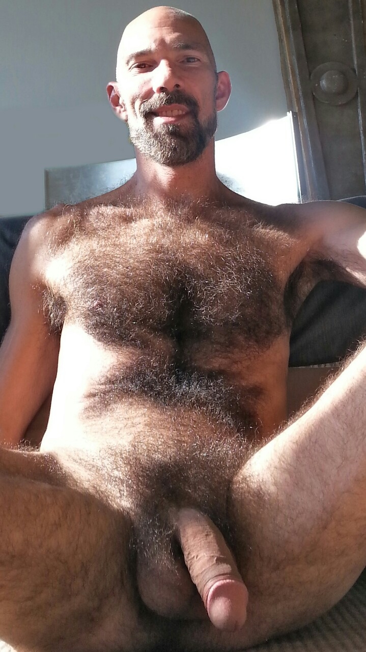 Здоровые волосатые мужики голые