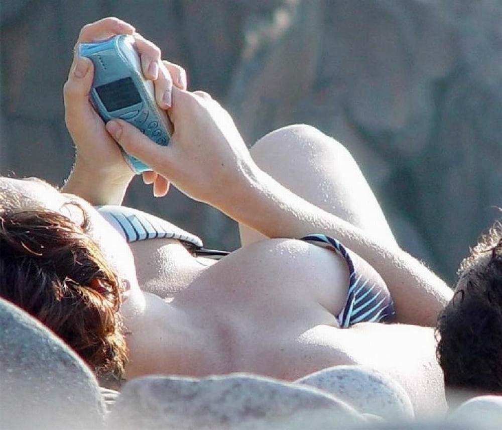 Случайно обнажилась на пляже