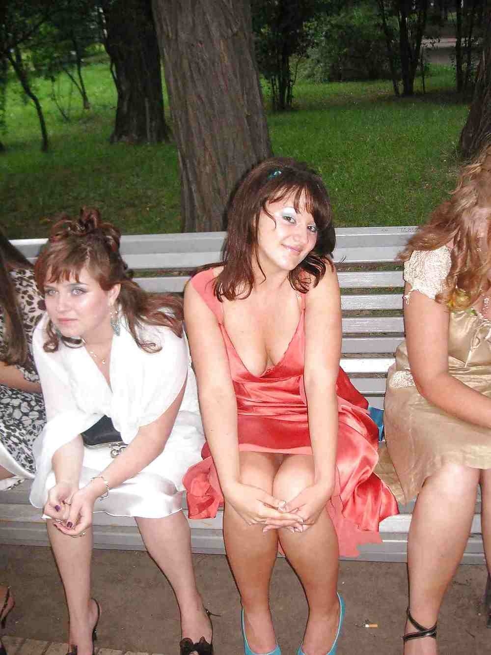 Невесты в свадебных платьях ню