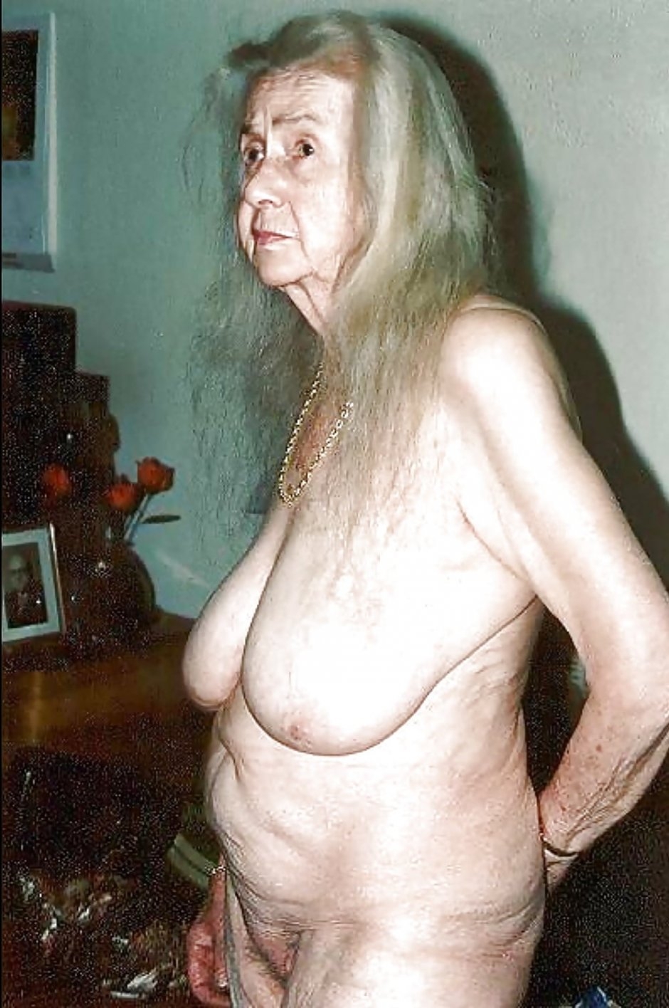 Пухленькая с маленькими сиськами