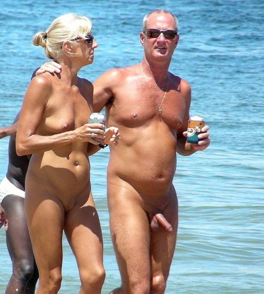 Зрелые нудистки на пляже эрекция