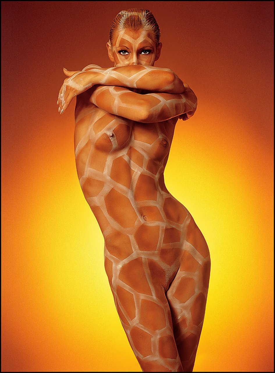 Попа в краске