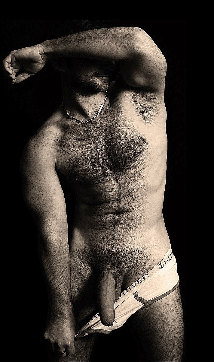 Мужчина и женщина голые в постели