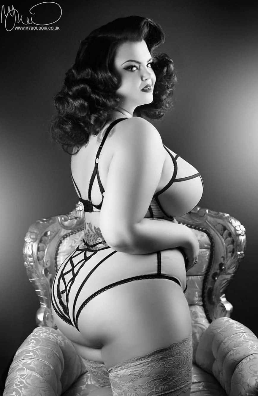 Девушки в эротичных боди