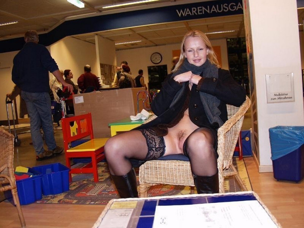 Пришла в офис без трусов