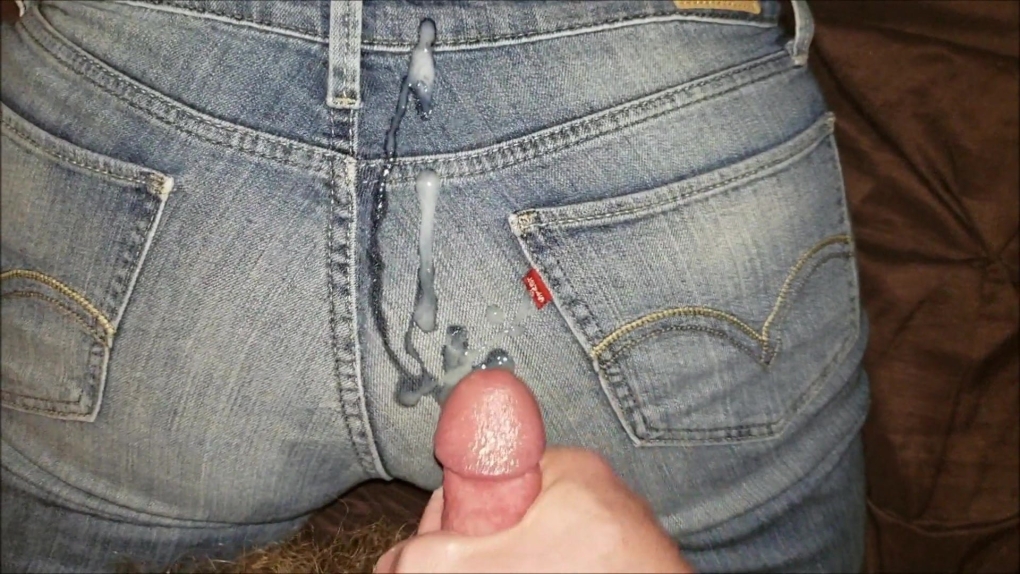 Конча на джинсах