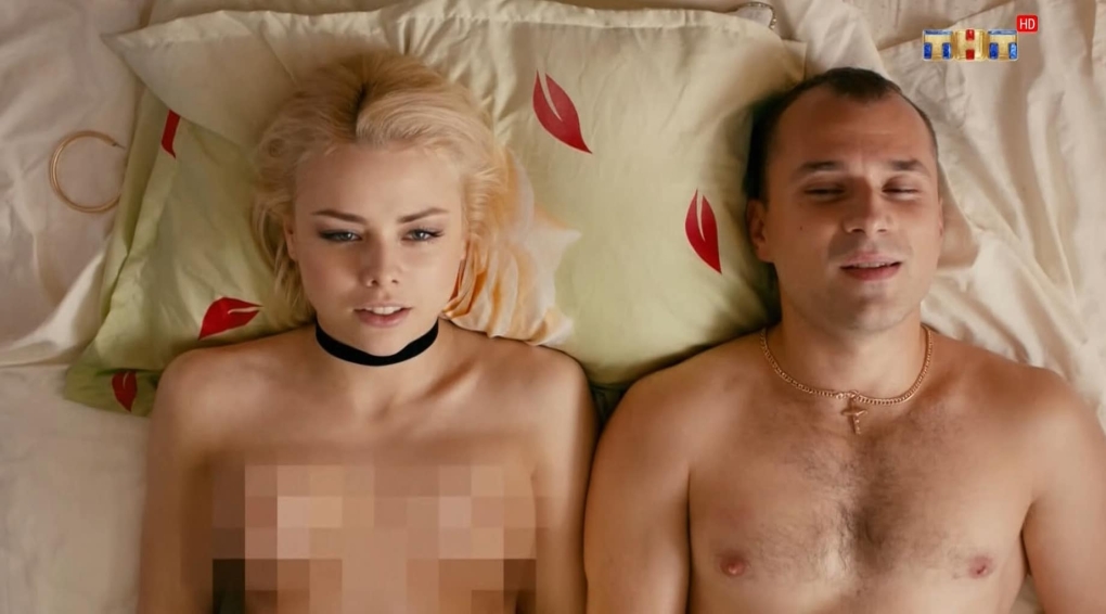 Голая Анастасия Акатова в фильме Саранча