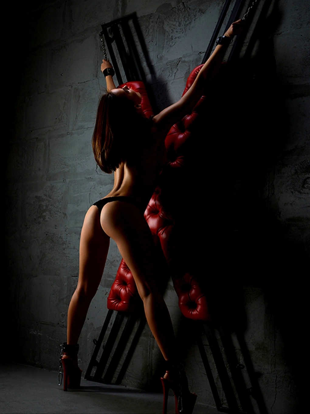 Связанная девушка бдсм