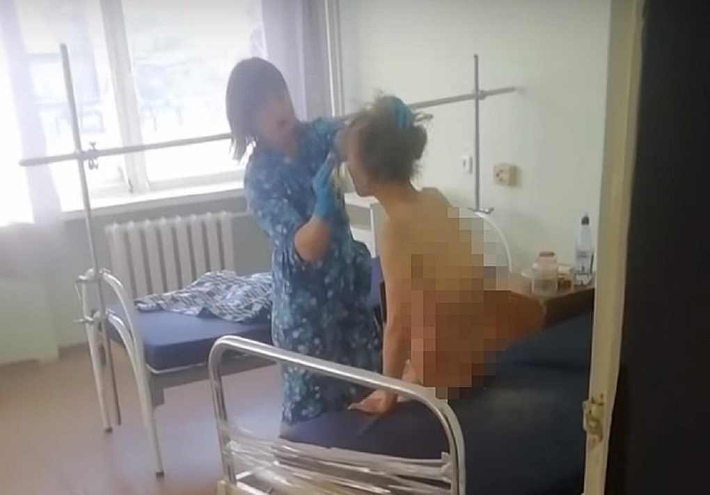 Голые женщины на медосмотре