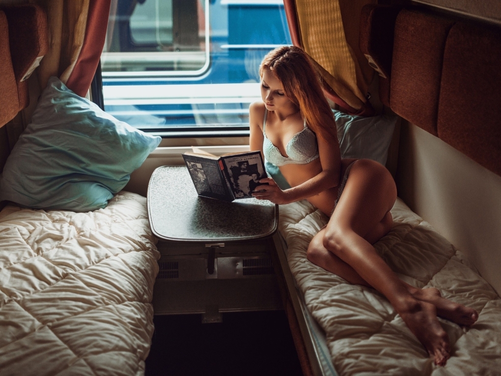 Девушка в поезде