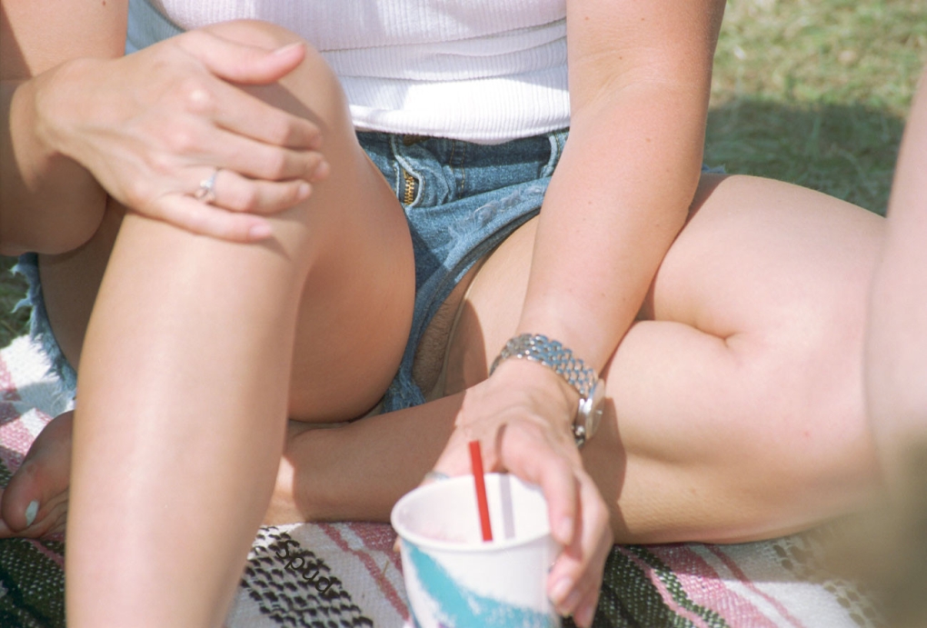 Подсмотрено в шортах без трусов