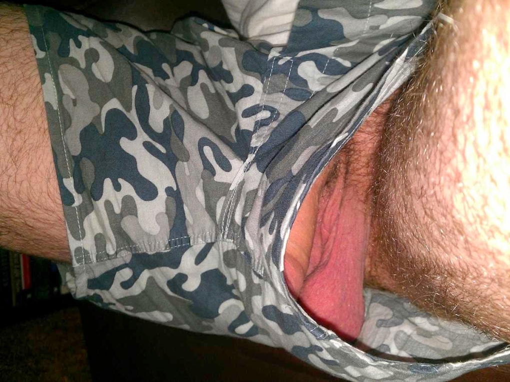 Пенис в семейных трусах