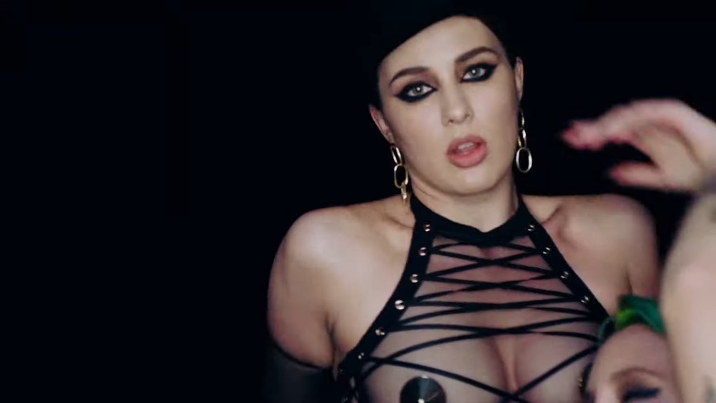 Певица Maruv Максим