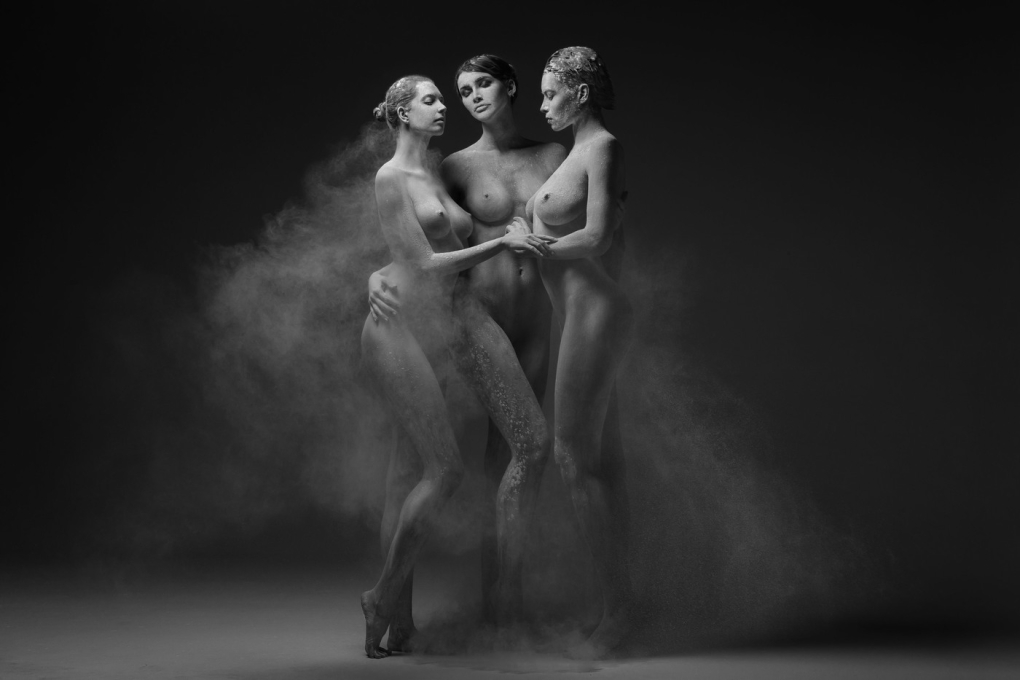 Парень и девушка в стиле ню