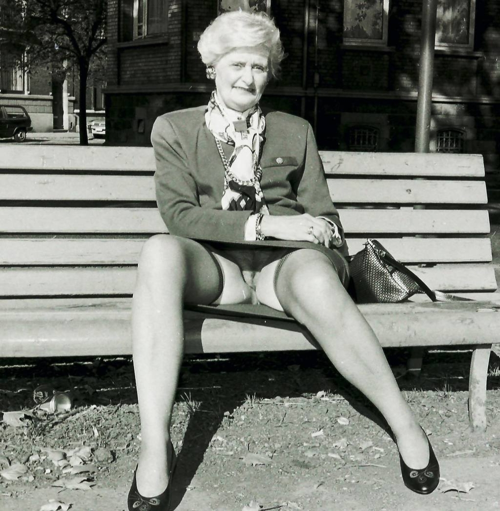 Старые немки без трусов