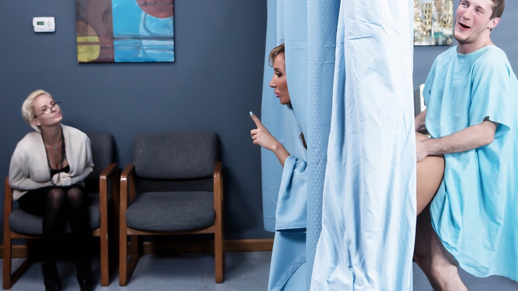 Осмотр за ширмой у врача