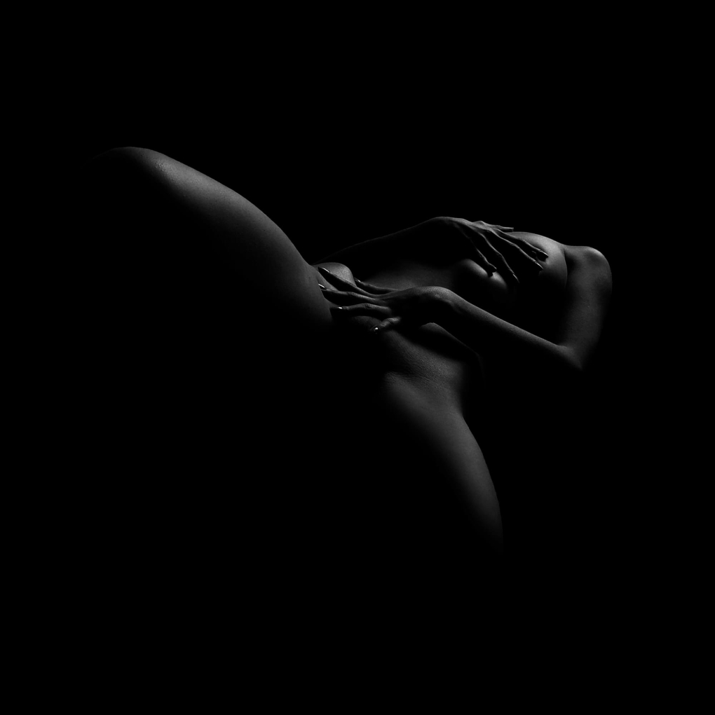 Эротические картинки на черном фоне