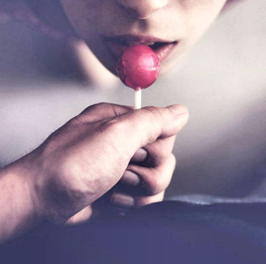 Парень с Чупа чупсом