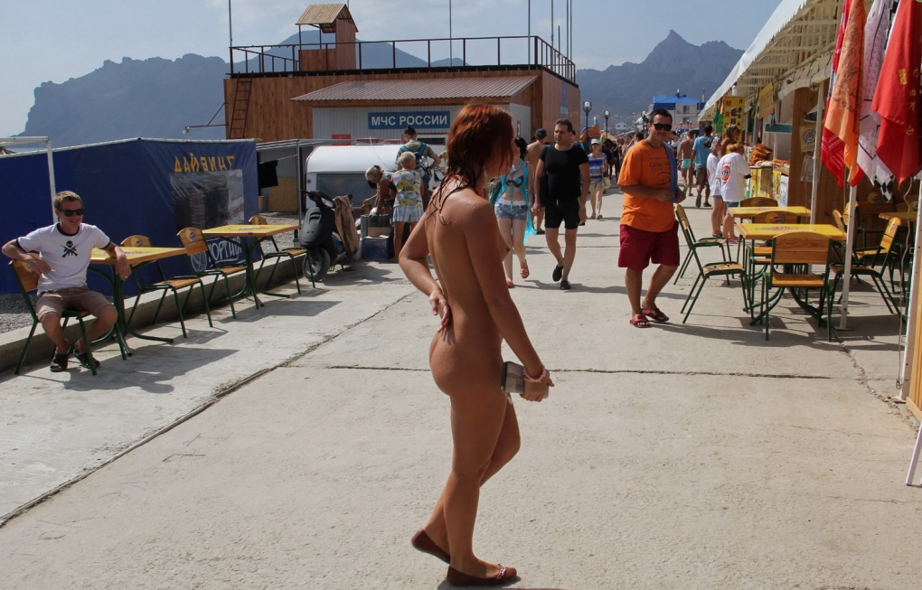 Эксгибиционизм на общественном пляже