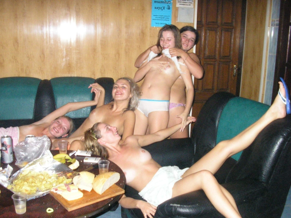 Пьяные голые девки в бане