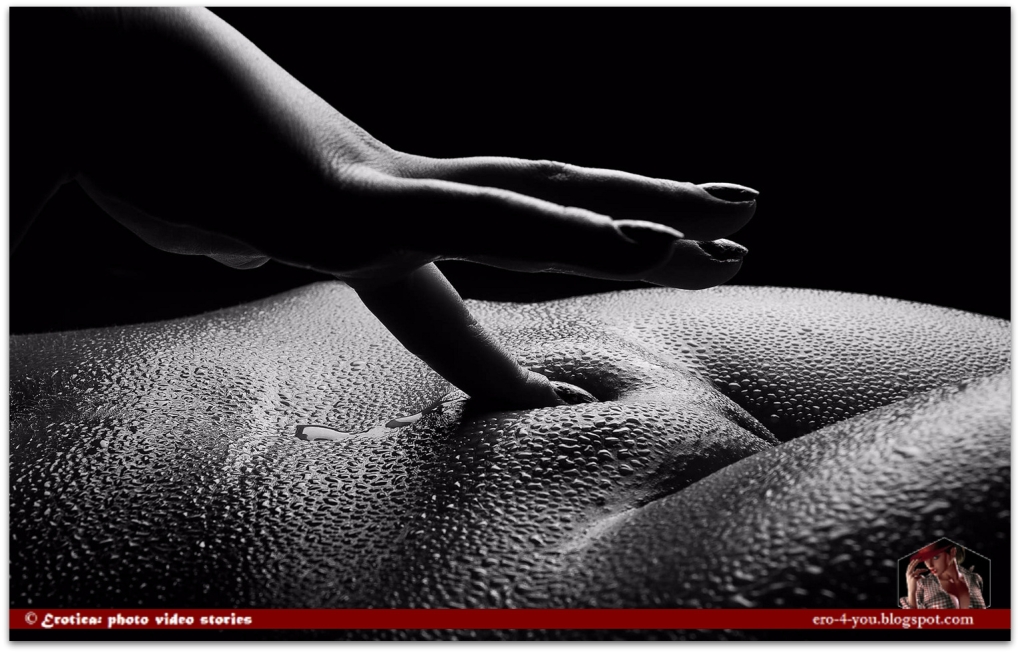 Голое женское тело в мурашках